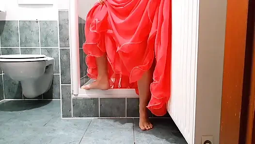 Selena'nın kırmızı etekli seks oyunları