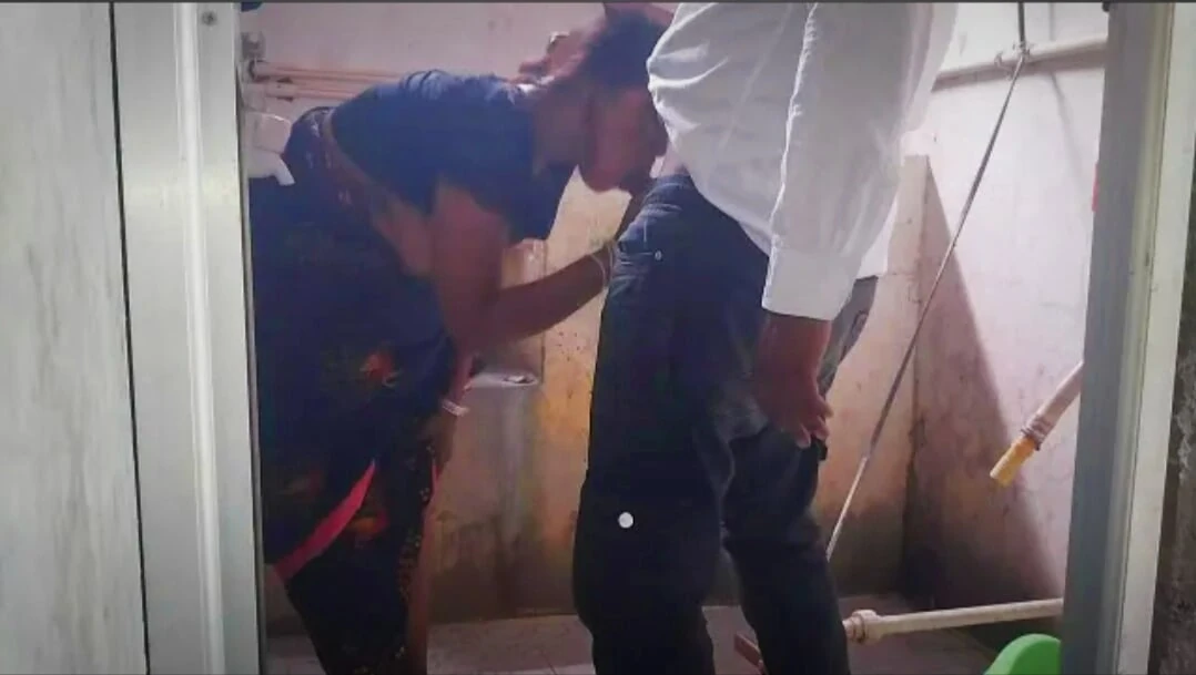 HD Pooja Bhabhi Coming Bathroom Hard Blowjob Fucking Feat Pooja Raniji By Faphouse (Uncut) - Singapore Special