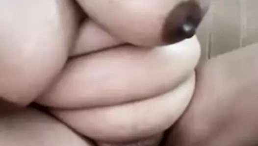 Büyük memeli Hintli teyze