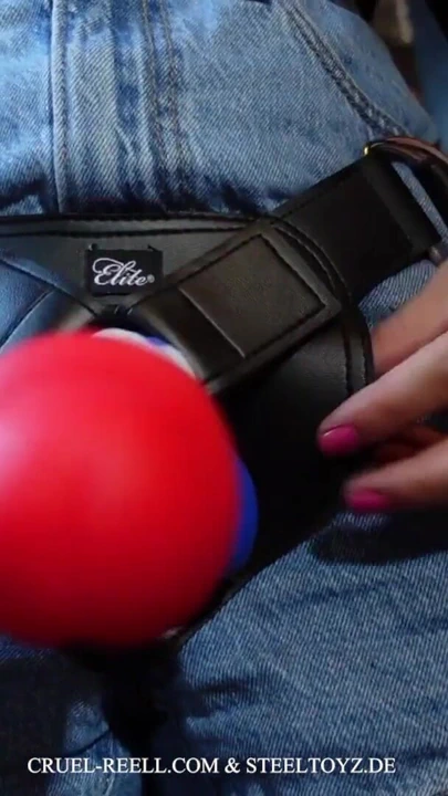 "Zalim kovma ile nihai zevk: Steeltoyz'un evrensel ağır hizmet koşum" dan unutulmaz an