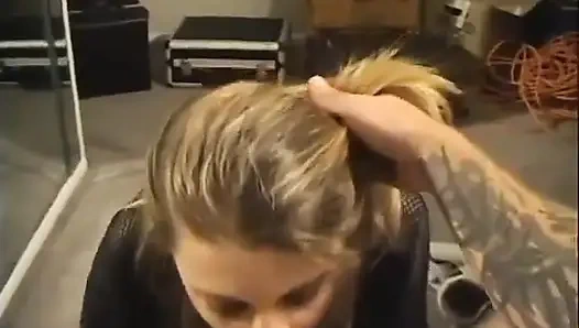 Tomboy Tiffany sert gırtlağına kadar alıyor