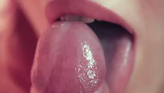 sevimli Asya nazikçe berbat ve yalıyor bu horoz yakın çekim