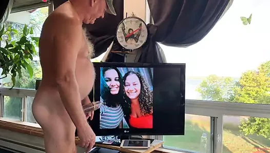 Anesia'nın cumm için büyük göğüsleri var!