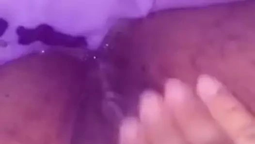 Kremsi amcık iri güzel sürtüğüm