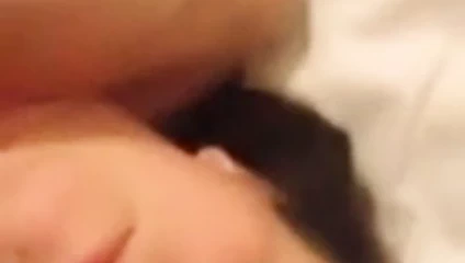 il la filme le sucer et lui gicle aux seins