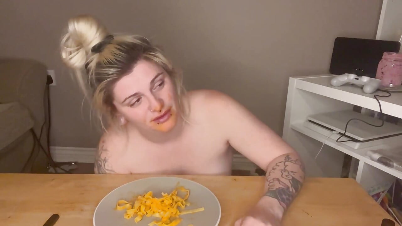 Dağınık mukbang geğirme ve osurma bloopers