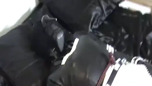 Rubber Doll Amanda baillonee et attachee pour la nuit