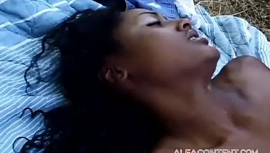 Açık ırklararası sikme ile sıcak esmer