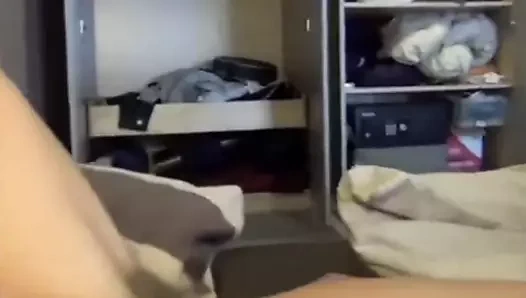 Sıcak amatör adım anne sikikleri ile genç adam