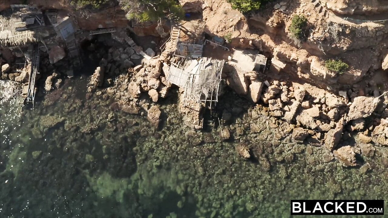 Karartılmış kızılın ihtiyaçlarını karşılamak için gerçek bir erkeğe ihtiyacı var