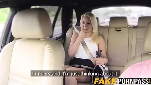 Busty sarışın milf raylı tarafından taksi sürücü