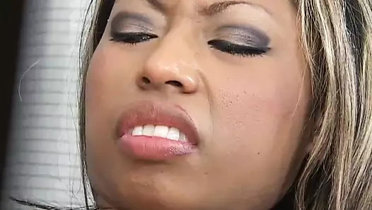 siyah gençler gitti damlayan ıslak üzerinde yapay penis