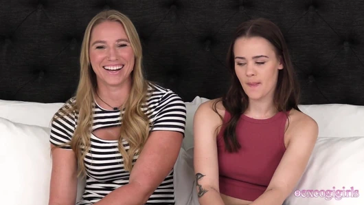 Excogi kızları - genç kız ve orta yaşlı seksi kadın