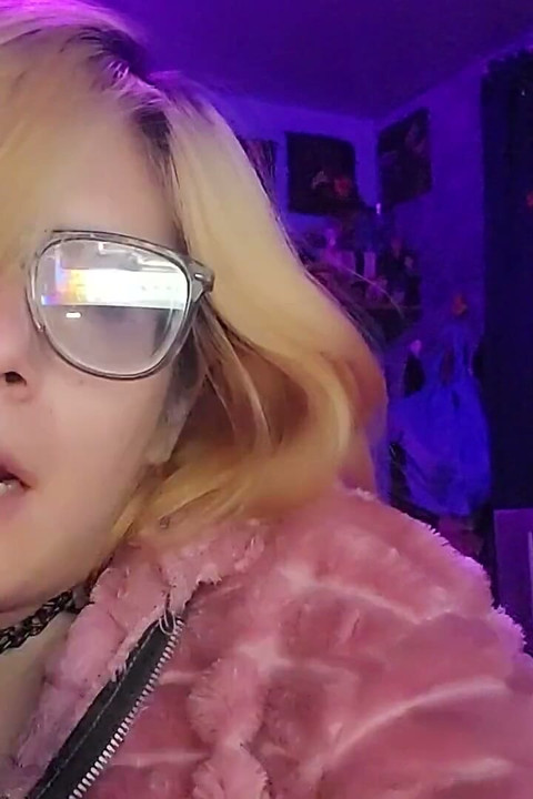 Sissy, Kilisede Seks Kolyesi Takıyor Asmr
