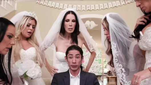 Annenin oğlu - öfkeli orta yaşlı seksi kadın gelinler düğün planlama hatası için büyük sikli düğün planlayıcıyla ters grup seks yapıyor