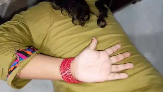 Karta huay üvey anne ki moti gand ghodi bana kar kr chodi ile net Hintçe ses.