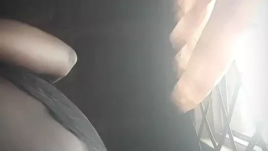 Külotla dans eden maskeli bayan