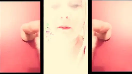 Kız arkadaşın seni pornoya bakarken yakaladı, bu yüzden sana tükürüyor ve sikini tokatlıyor konuşmadan