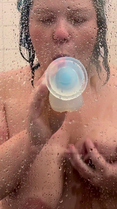 Tombul üvey anne duş zamanı