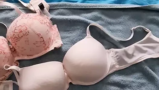 Karımın büyük bardak sutyen üzerinde mastürbasyon