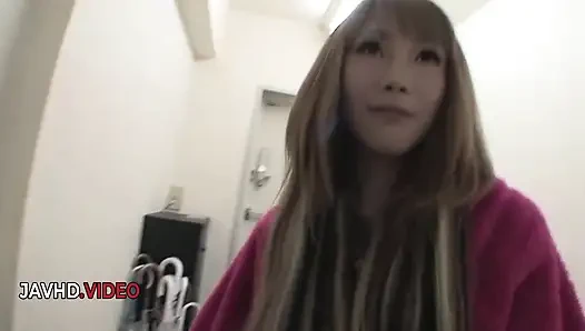 Saki Oshiro'nun baştan çıkarıcı sakso becerileriyle memeli banyo karşılaşması