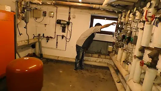 Büyük götlü piercingli ve dövmeli olgun ağzın sonunu seviyor