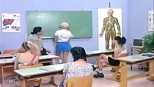Ateşli gençlere özel şaplak atma