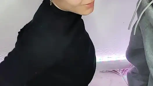 Arkadaşımın karısı lezzetli sakso çekiyor