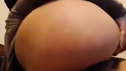 Tesettürlü kız kamerada