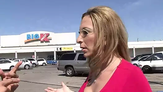 Savannah James devasa bir çubuk alıyor!