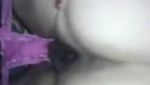 la hace gritar de placer