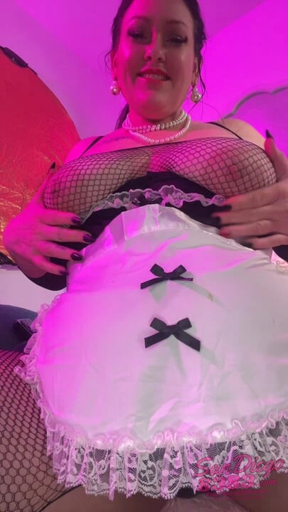 Maid to order-Intimate teasing GFE from curvy babe