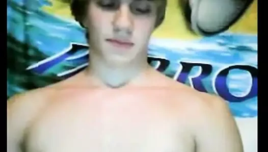 Sevimli twink oğlan cums üzerinde kam