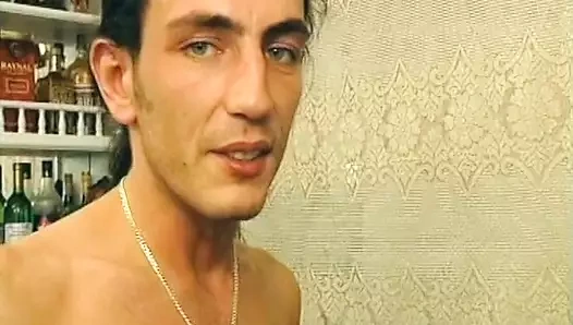 Almanya'dan tombul sarışın piliç amcığı ve seksi ayaklarıyla bir yarağı memnun ediyor