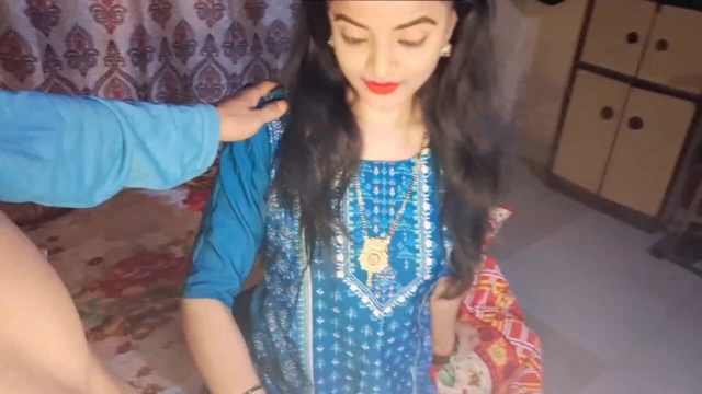 Hintli üvey kız kardeş sadece cep telefonu istiyor üvey erkek kardeş çıplak büyük yarak ekiyor üvey kız kardeş aç büyük yarak amımı sikiyor,