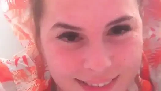 Küvette su altında nefes tutma ve su geçirmez kamera ile kayıt