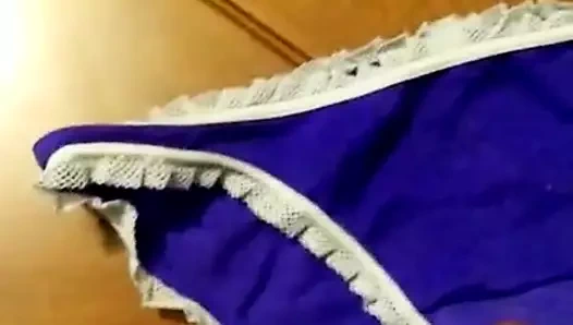 Cum içinde küçük külot