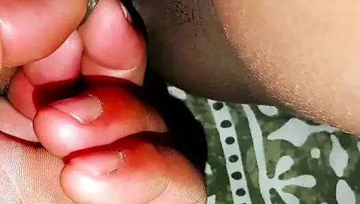 Hintli kız kardeşini evde yalnız görünce sikiyorum