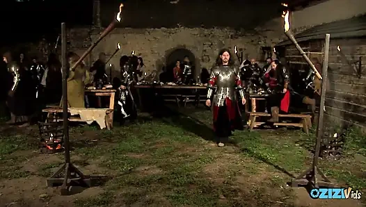 Ortaçağ fuarları büyük memeli hizmetçilerin sakso becerilerini göstermeleri için harika bir yerdir