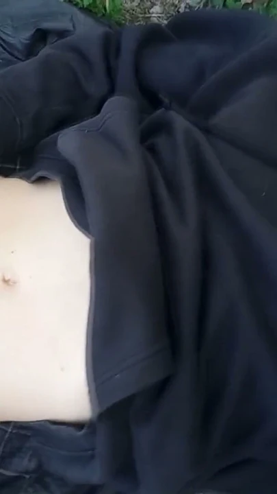 Sevimli gay twink, dışarıda fermuarından çıkardığı sikini sıvazlıyor, Jon Arteen | Bölüm 2