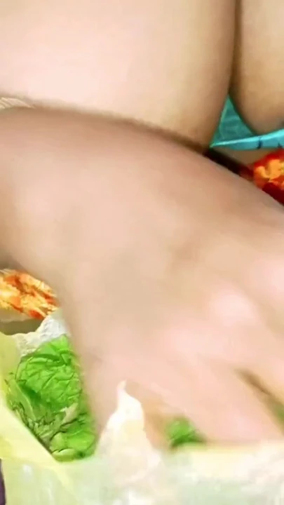 Üvey kız kardeş Tamil'de üvey erkek kardeşiyle seks konuşması güzel bir sakso çekiyor - tam tamil ses ve video | Klip 1