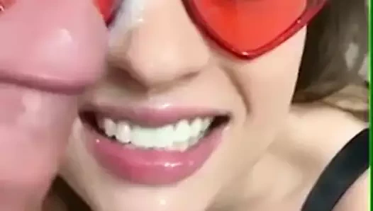 Başka bir aptal sürtüğün yüzüne boşalma