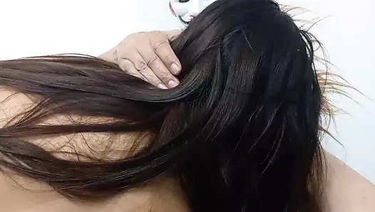 Yarak emiyor ve sert sikişiyor