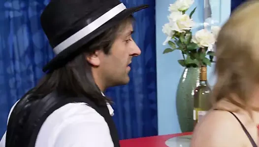 Busty fahişe gets becerdin içinde ön arasında iki sluts