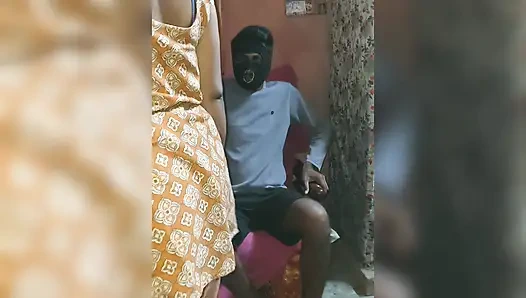 Le salwars dell'indiano del villaggio indiano scopano la ragazza indiana