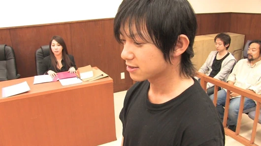 Zanlı, masumiyetini göstermek için eşini mahkemede becermeyi başardı