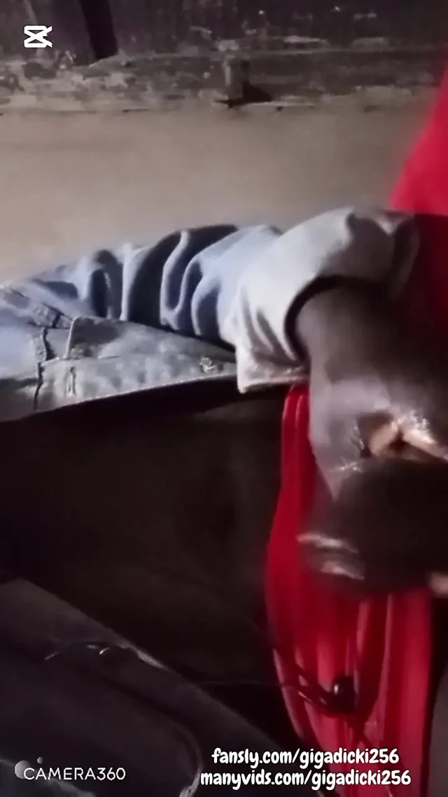 Üvey annem lütfen gel gel bu büyük yarağı em çok azgınım