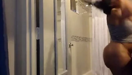 Güzel webcam kız yanıp sönen göğüsler ve harika göt