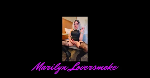 Marilyn seksi sigara içen fetiş çizme büyük yarak mastürbasyonu döl okşuyor