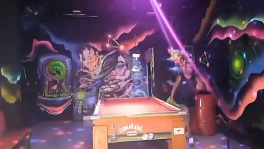 Sahne arkası fabinho sheer'ın tadını çıkarıyor